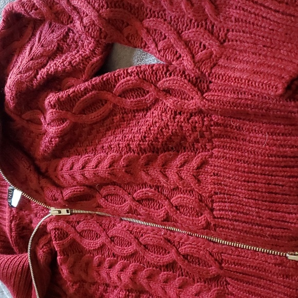 Sweater - Picture 3 of 4